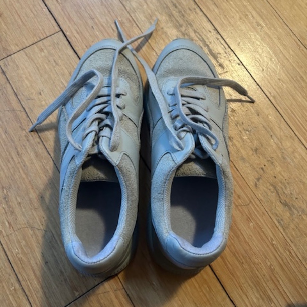 Everlane grey trainers